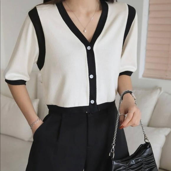 Button down short sleeve cardigan style blouse - Picture 2 of 4